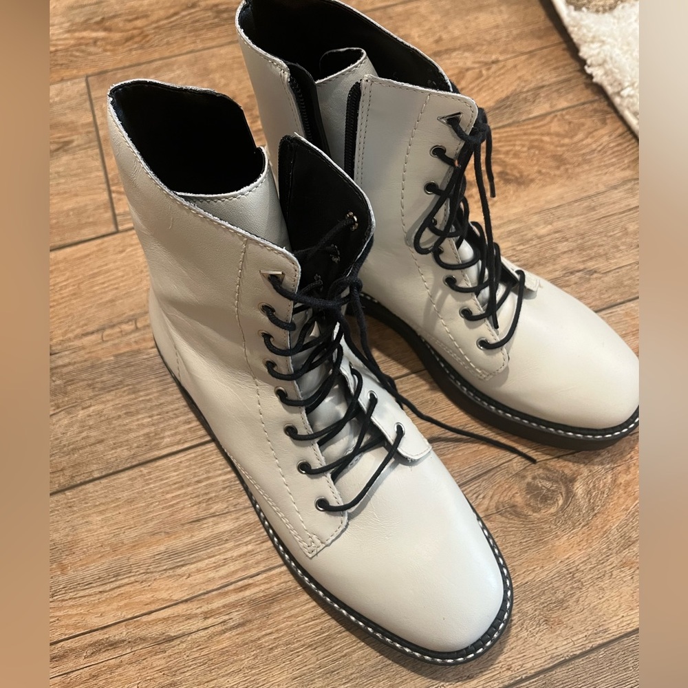 SCHUTZ Boots - white size 8